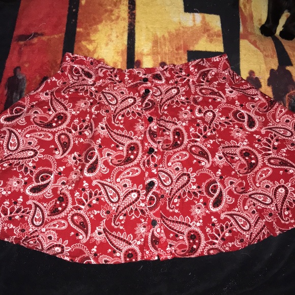 Forever 21 Dresses & Skirts - 🔥💕Vintage Forever 21 Red print skirt Large💕🔥